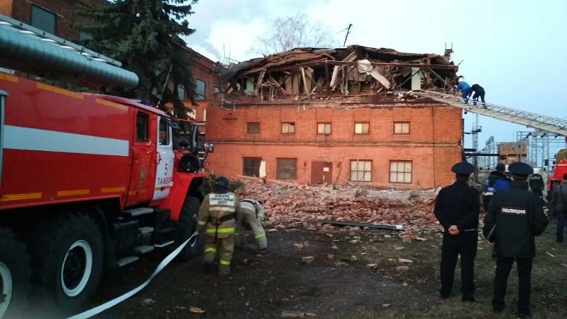 В Тамбове обрушились крыша и часть стены административного здания